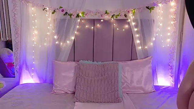 Julie Bennet online show from 03/08/26, 05:33