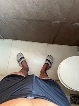 Snapshot of Cum_on_your_tityyy chatting on 11/06/25, 02:34 Cum on your tityyy online show from 11/06/25, 02:34