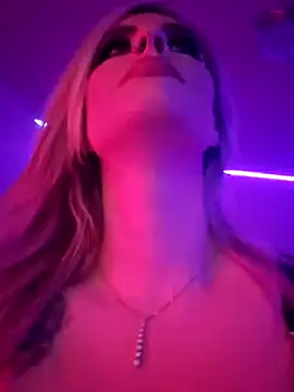 Snapshot of ellieconradxo chatting on 12/13/24, 03:27 ellieconradxo online show from 12/13/24, 03:27