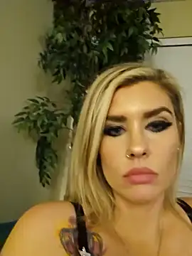 Snapshot of ellieconradxo chatting on 12/13/24, 08:09 ellieconradxo online show from 12/13/24, 08:09