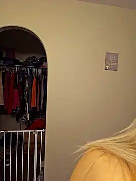 Snapshot of ellieconradxo chatting on 12/31/24, 07:29 ellieconradxo online show from 12/31/24, 07:29