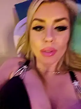 Snapshot of ellieconradxo chatting on 01/25/25, 07:06 ellieconradxo online show from 01/25/25, 07:06