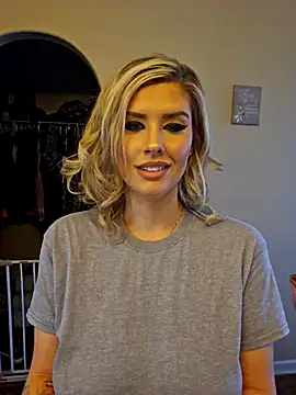 Snapshot of ellieconradxo chatting on 03/07/25, 04:55 ellieconradxo online show from 03/07/25, 04:55