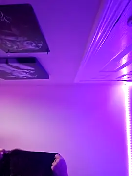 Snapshot of ellieconradxo chatting on 03/21/25, 03:22 ellieconradxo online show from 03/21/25, 03:22