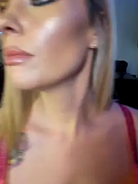 Snapshot of ellieconradxo chatting on 11/18/25, 06:01 ellieconradxo online show from 11/18/25, 06:01