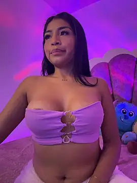 Snapshot of Pocahontascute_33 chatting on 03/15/25, 08:26 Pocahontascute 33 online show from 03/15/25, 08:26