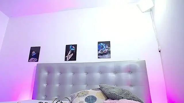 horny-juliette online show from 06/02/26, 01:13