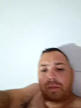 Snapshot of andres--z chatting on 10/26/25, 02:50 andres--z online show from 10/26/25, 02:50