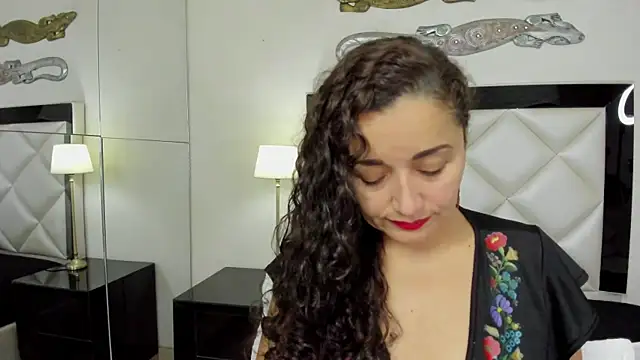  luna  sweet  online show from 02/05/25, 03:34