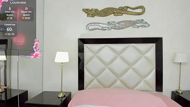  luna  sweet  online show from 02/08/25, 03:41