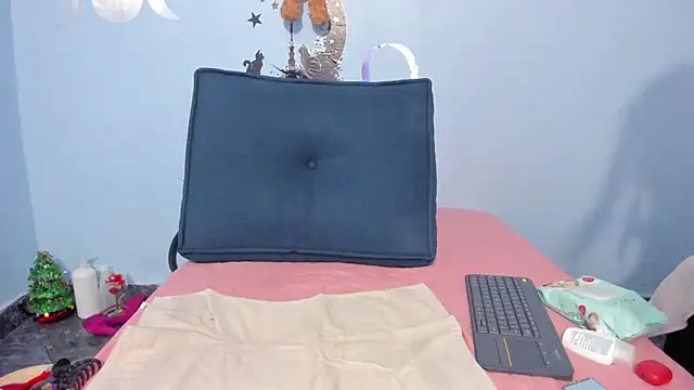  luna  sweet  online show from 11/11/25, 01:27