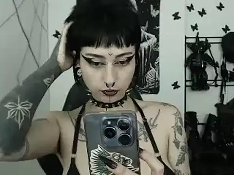 Snapshot of n0sferatus__ chatting on 09/24/25, 02:37 n0sferatus online show from 09/24/25, 02:37