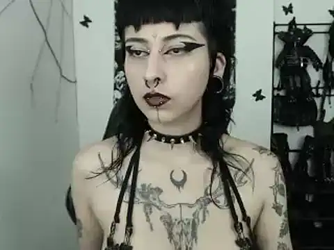 Snapshot of n0sferatus__ chatting on 10/04/25, 02:42 n0sferatus online show from 10/04/25, 02:42