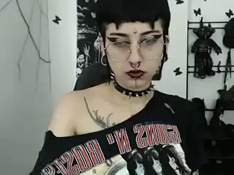 Snapshot of n0sferatus__ chatting on 10/19/25, 01:12 n0sferatus online show from 10/19/25, 01:12