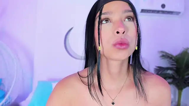 Snapshot of MiaCollson chatting on 02/07/25, 07:59 MiaCollson online show from 02/07/25, 07:59