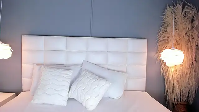 Snapshot of MiaCollson chatting on 03/18/25, 05:10 MiaCollson online show from 03/18/25, 05:10