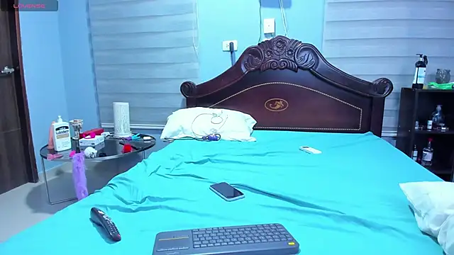 bella-black online show from 03/04/25, 12:07