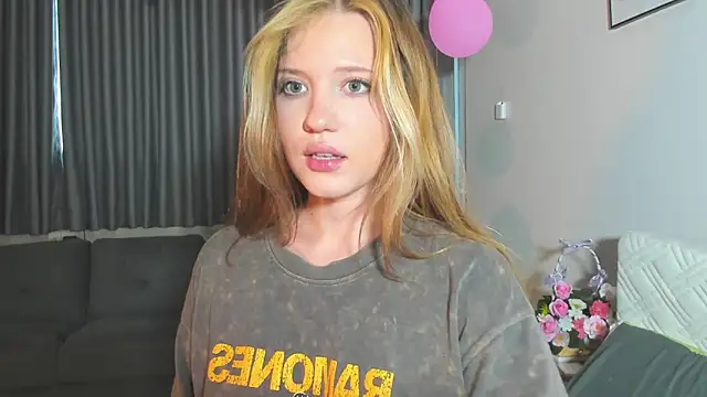 HanahCute online show from 03/14/25, 12:32