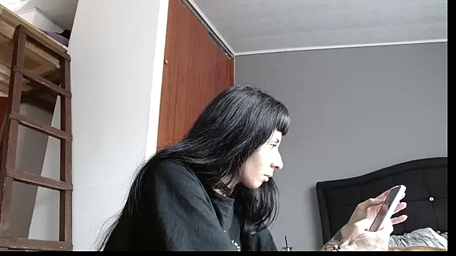 Emilia 1995 online show from 01/25/25, 05:08