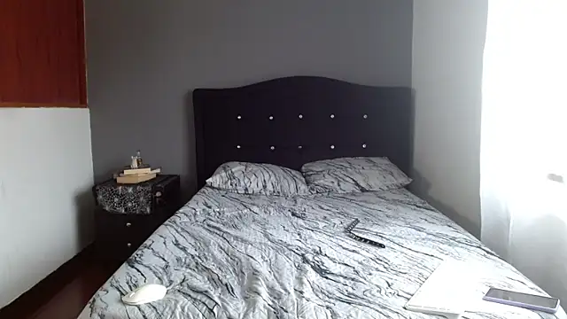 Emilia 1995 online show from 09/15/25, 02:06