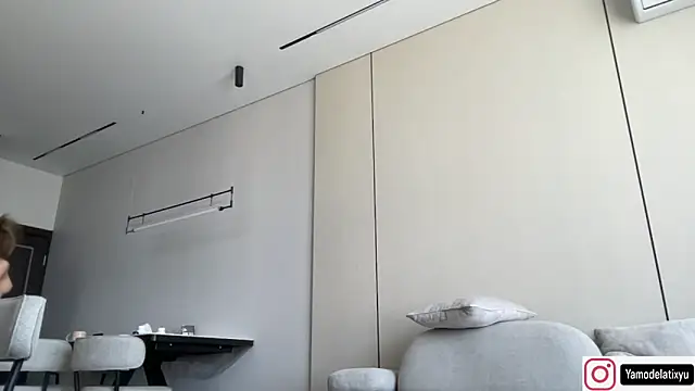 Snapshot of diffgirls2 chatting on 04/03/26, 08:34 diffgirls2 online show from 04/03/26, 08:34