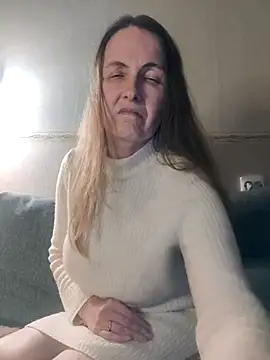 Evelina cute online show from 12/17/24, 07:15