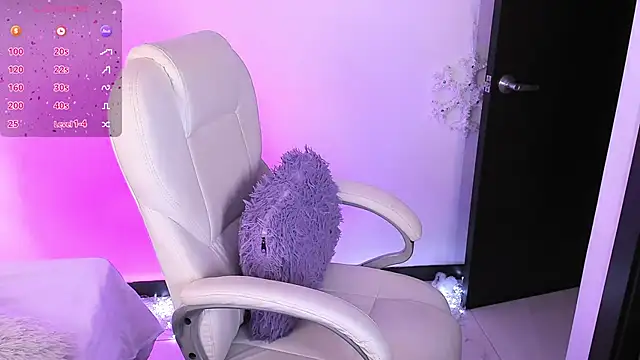 Snapshot of nyna_1 chatting on 01/10/25, 10:36 nyna 1 online show from 01/10/25, 10:36