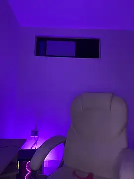 Snapshot of nyna_1 chatting on 04/18/26, 02:04 nyna 1 online show from 04/18/26, 02:04