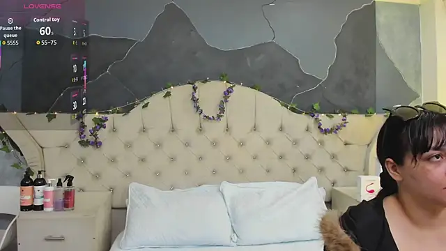 Snapshot of AmberGreyy_ chatting on 02/07/26, 01:37 AmberGreyy online show from 02/07/26, 01:37