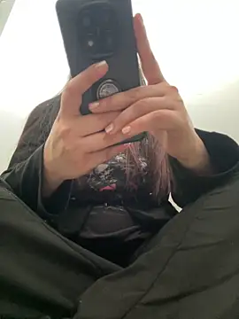 Snapshot of AmberGreyy_ chatting on 02/26/26, 04:39 AmberGreyy online show from 02/26/26, 04:39