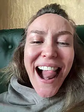 Snapshot of LovenseLush chatting on 04/24/26, 05:15 LovenseLush online show from 04/24/26, 05:15