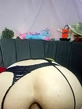 Snapshot of Devilnia9 chatting on 01/28/25, 08:04 Devilnia9 online show from 01/28/25, 08:04