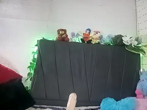 Snapshot of Devilnia9 chatting on 03/22/25, 09:45 Devilnia9 online show from 03/22/25, 09:45