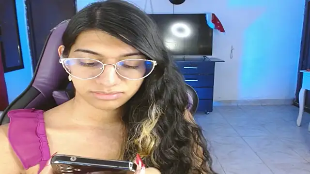 engielphoenis14 online show from 12/15/25, 09:41