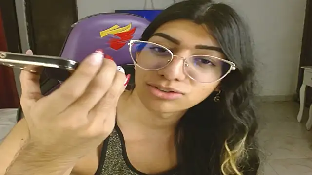 engielphoenis14 online show from 12/18/25, 12:49