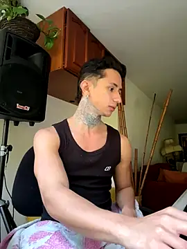 Snapshot of ArchiGoldd chatting on 09/25/25, 10:24 ArchiGoldd online show from 09/25/25, 10:24