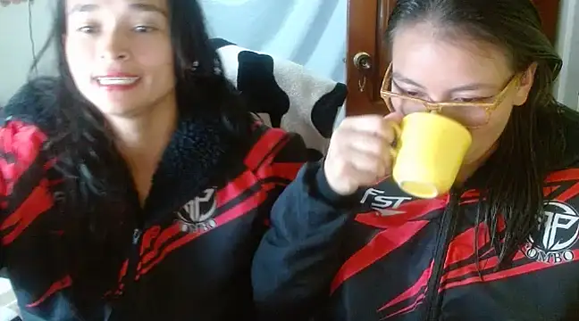 Snapshot of clayre_and_jill chatting on 12/17/24, 05:18 clayre and jill online show from 12/17/24, 05:18