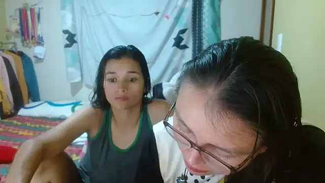 Snapshot of clayre_and_jill chatting on 12/19/25, 06:20 clayre and jill online show from 12/19/25, 06:20