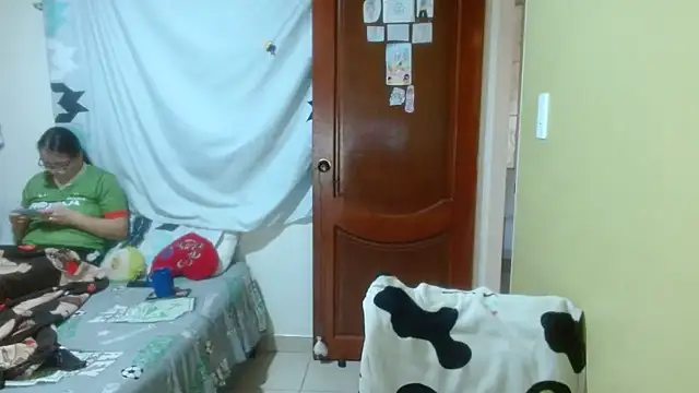 Snapshot of clayre_and_jill chatting on 02/26/26, 07:35 clayre and jill online show from 02/26/26, 07:35