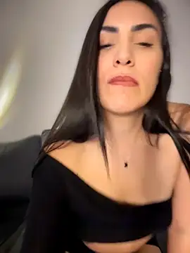 Snapshot of alessandra-a chatting on 06/04/26, 04:07 alessandra-a online show from 06/04/26, 04:07