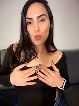 Snapshot of alessandra-a chatting on 07/02/26, 03:17 alessandra-a online show from 07/02/26, 03:17