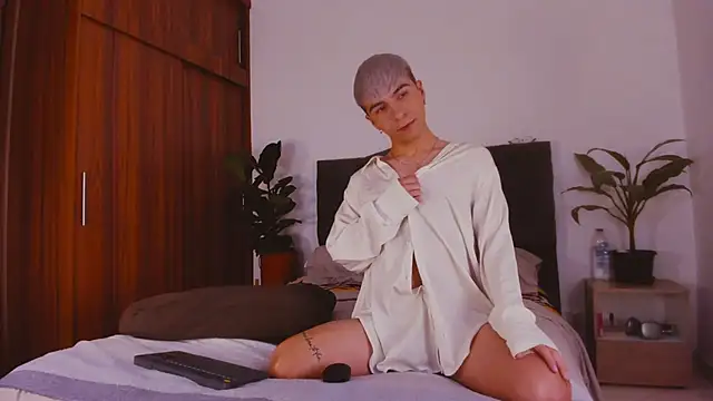 Snapshot of 2gays_1Str8 chatting on 01/31/25, 07:51 2gays 1Str8 online show from 01/31/25, 07:51