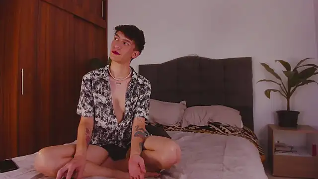 Snapshot of 2gays_1Str8 chatting on 02/04/25, 09:20 2gays 1Str8 online show from 02/04/25, 09:20