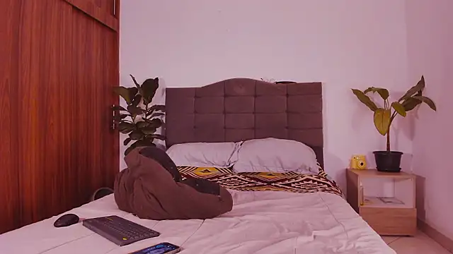 Snapshot of 2gays_1Str8 chatting on 10/22/25, 07:35 2gays 1Str8 online show from 10/22/25, 07:35