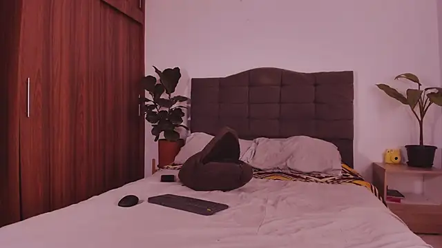 Snapshot of 2gays_1Str8 chatting on 03/06/26, 01:13 2gays 1Str8 online show from 03/06/26, 01:13