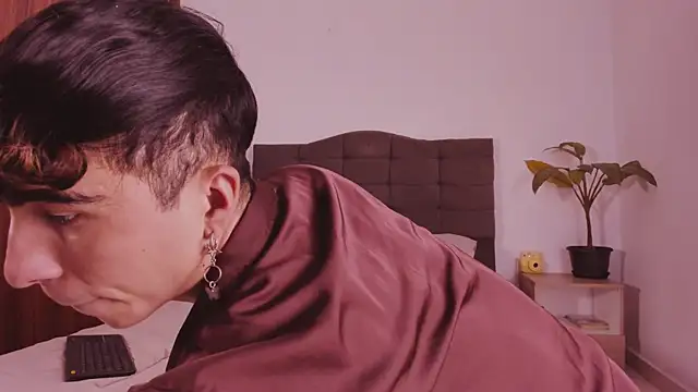 Snapshot of 2gays_1Str8 chatting on 04/21/26, 07:17 2gays 1Str8 online show from 04/21/26, 07:17