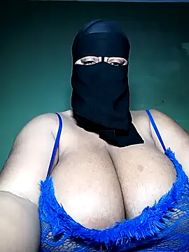 Snapshot of Loly_mor chatting on 01/01/25, 05:11 Loly mor online show from 01/01/25, 05:11