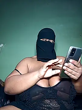 Snapshot of Loly_mor chatting on 02/01/25, 06:32 Loly mor online show from 02/01/25, 06:32