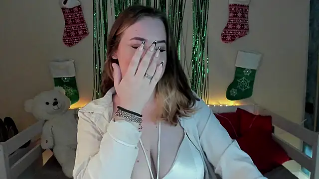 Emily Gin online show from 12/18/24, 02:42