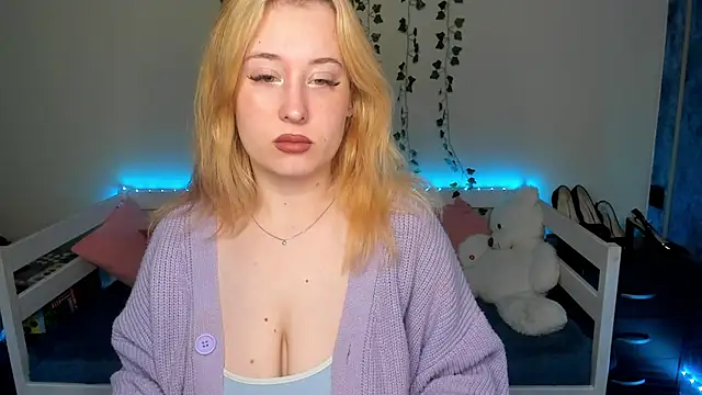 Emily Gin online show from 10/08/25, 02:42